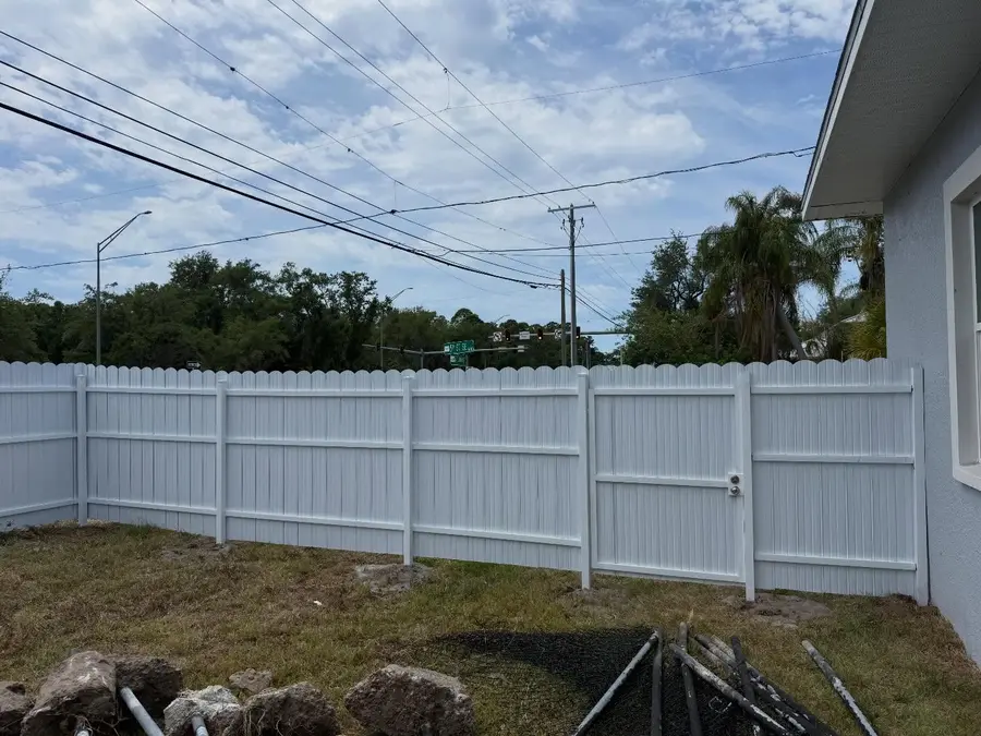 Fence company Orlando, FL — privacy fence installation