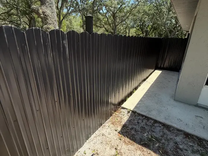 White semi-privacy picket fence around a Tampa home